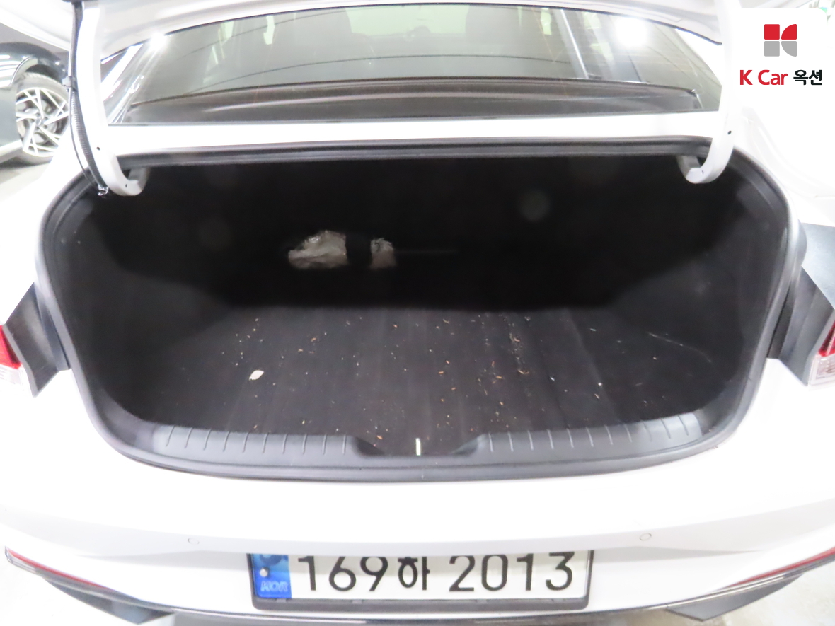 Hyundai Elantra 2022 - Image 25