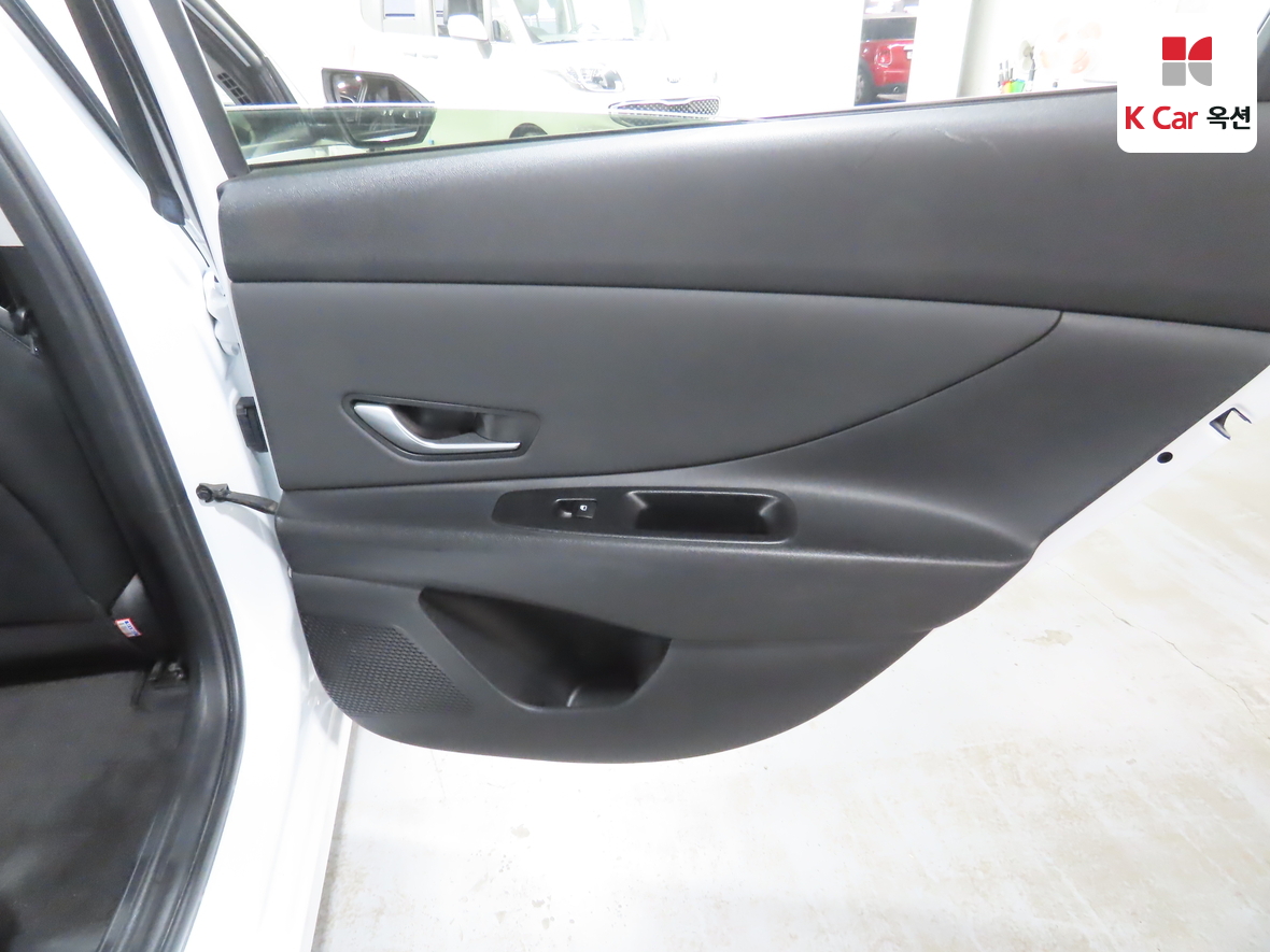 Hyundai Elantra 2022 - Image 26