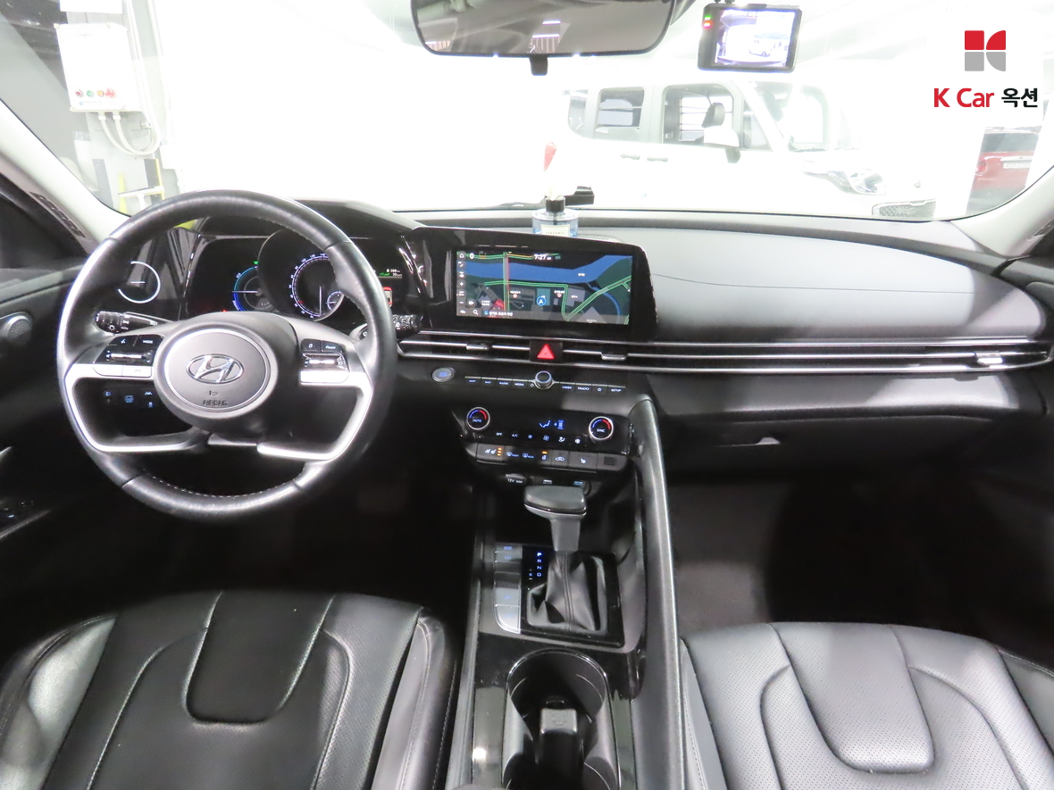 Hyundai Elantra 2022 - Image 3