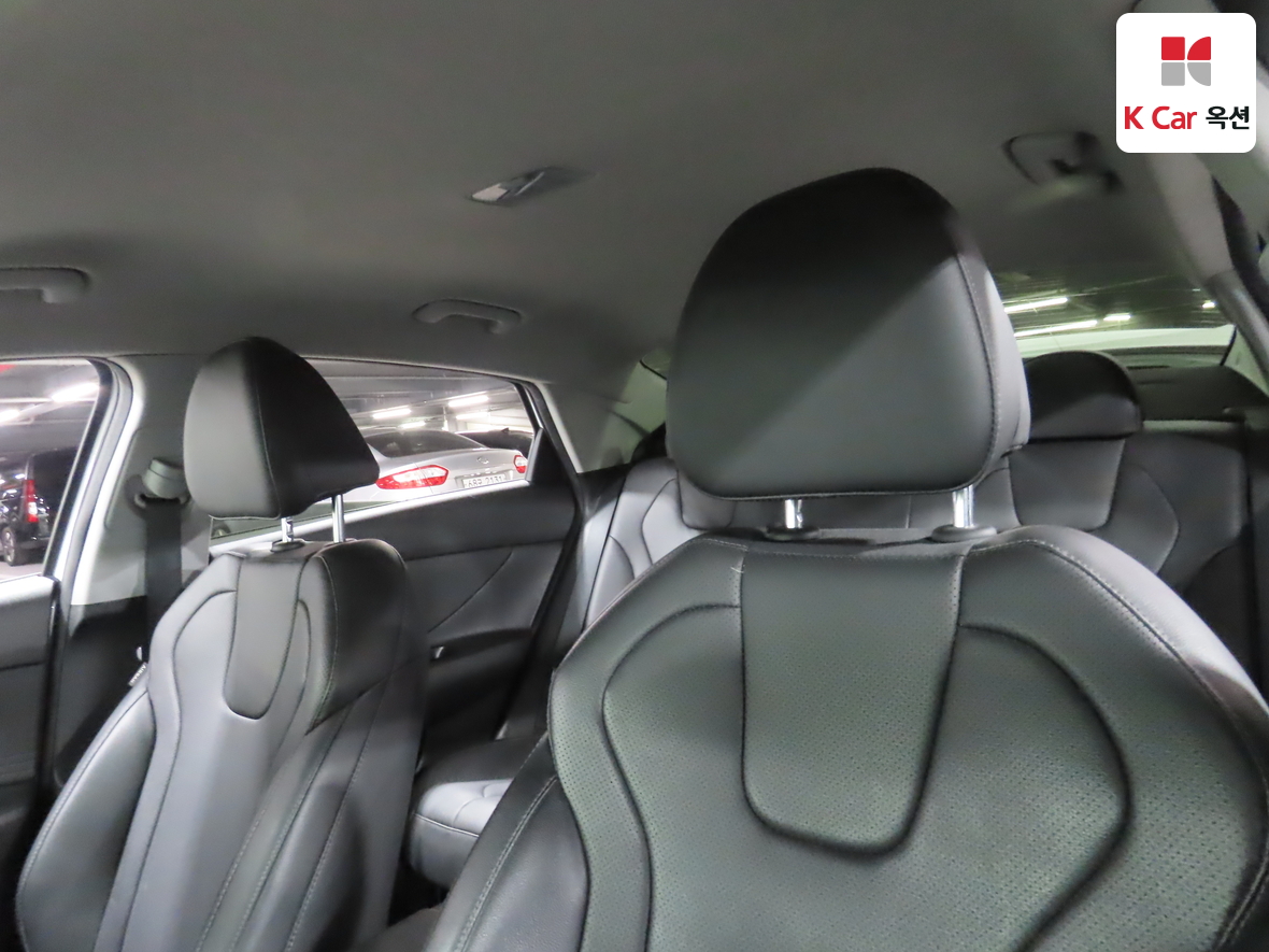 Hyundai Elantra 2022 - Image 19