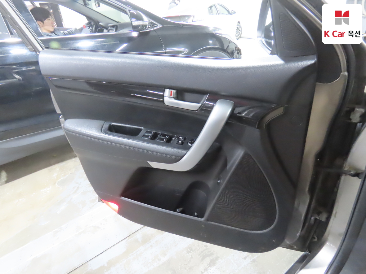 Kia Sorento 2010 - Image 8