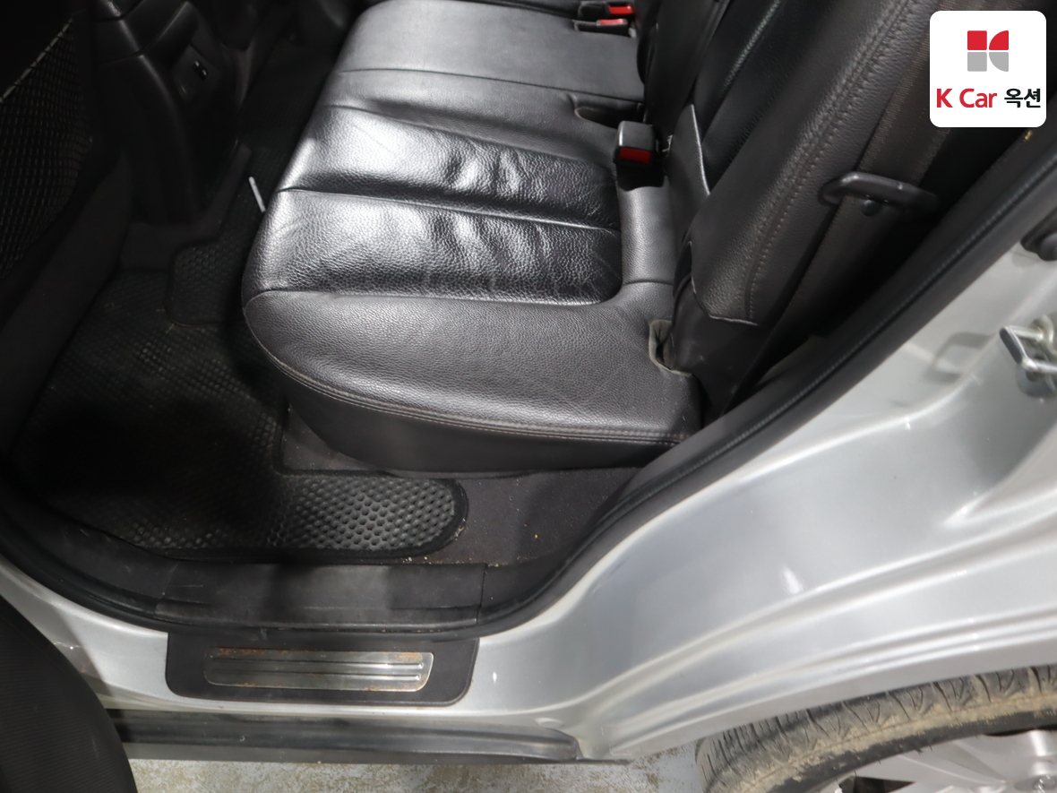 Hyundai Santa Fe 2011 - Image 26