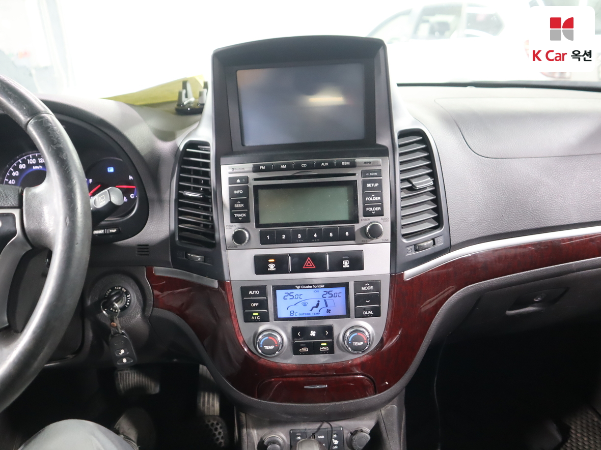 Hyundai Santa Fe 2011 - Image 6