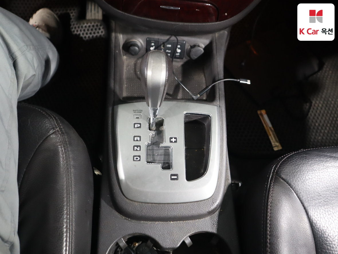 Hyundai Santa Fe 2011 - Image 17