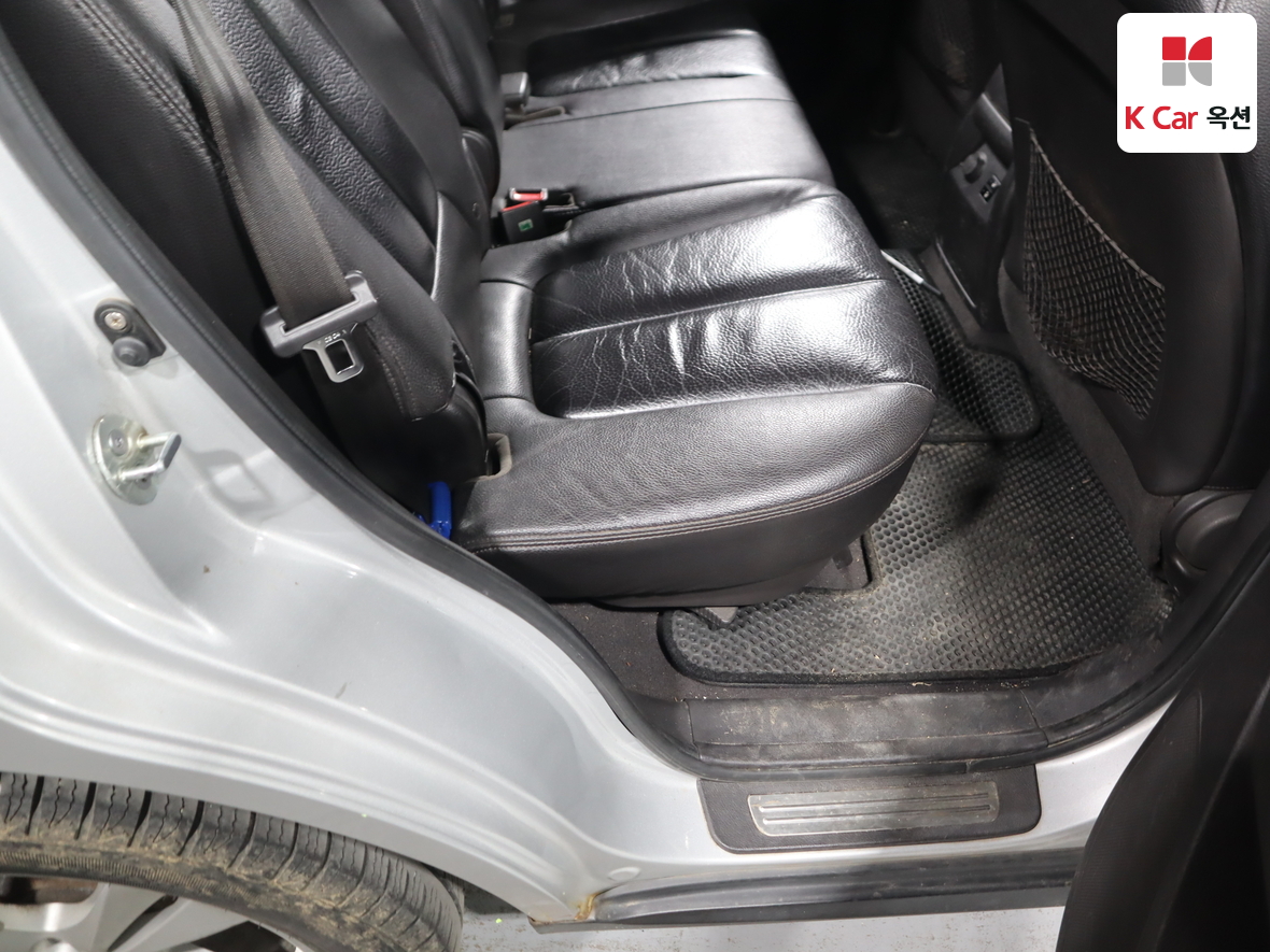 Hyundai Santa Fe 2011 - Image 32