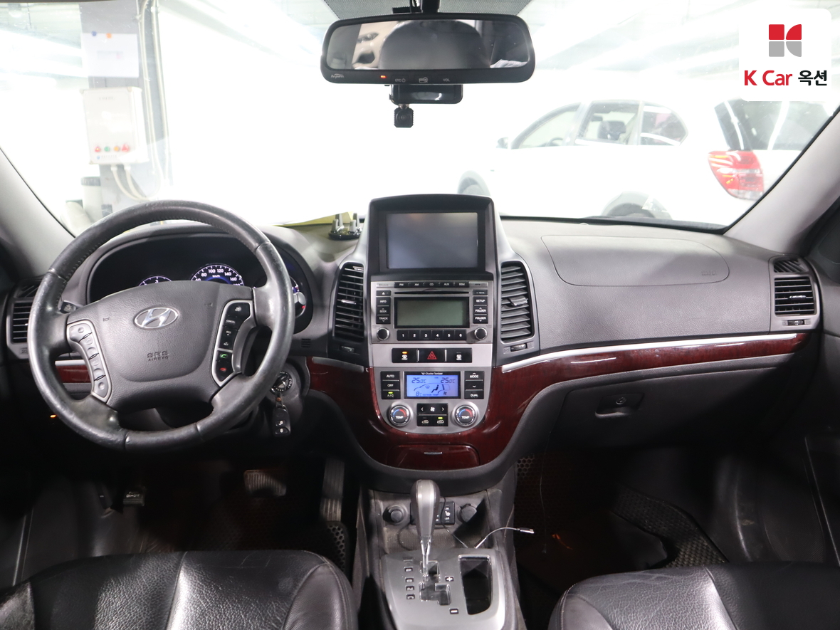 Hyundai Santa Fe 2011 - Image 3