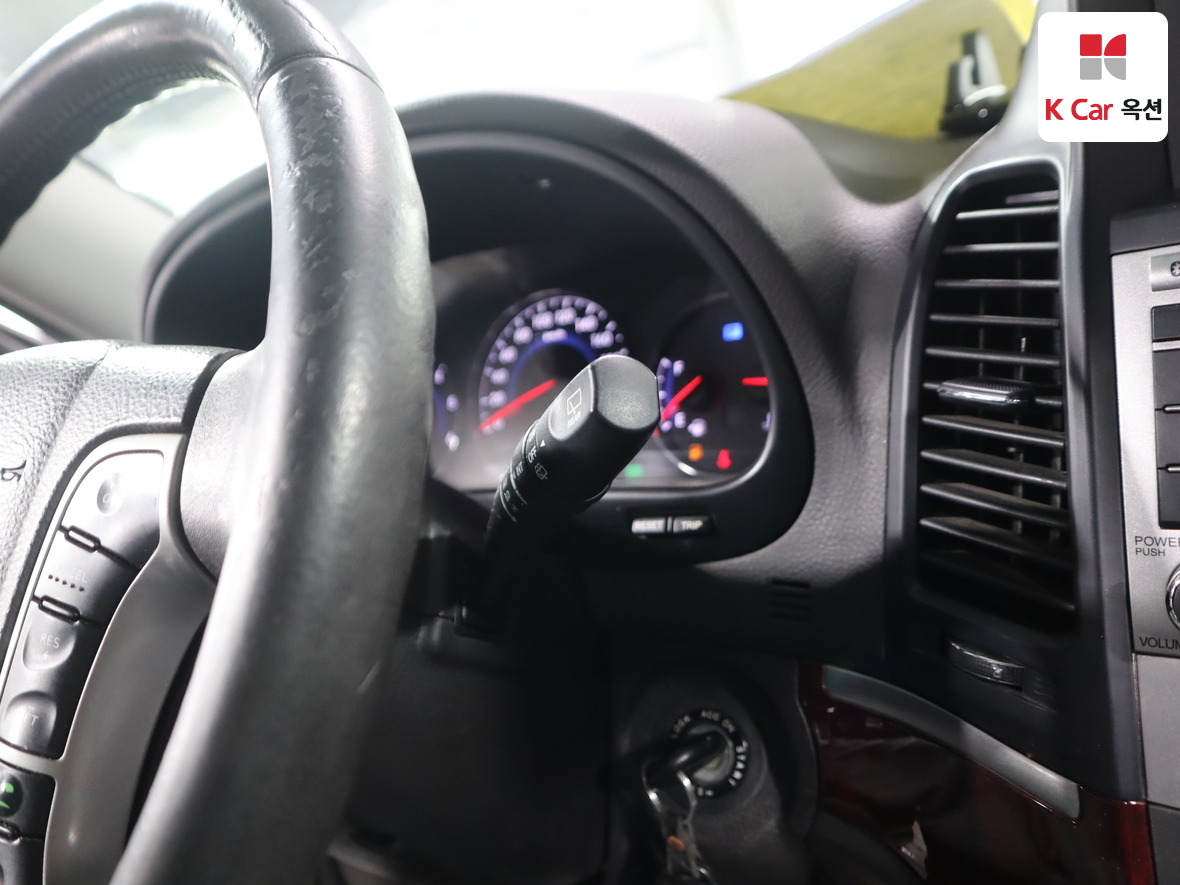 Hyundai Santa Fe 2011 - Image 11