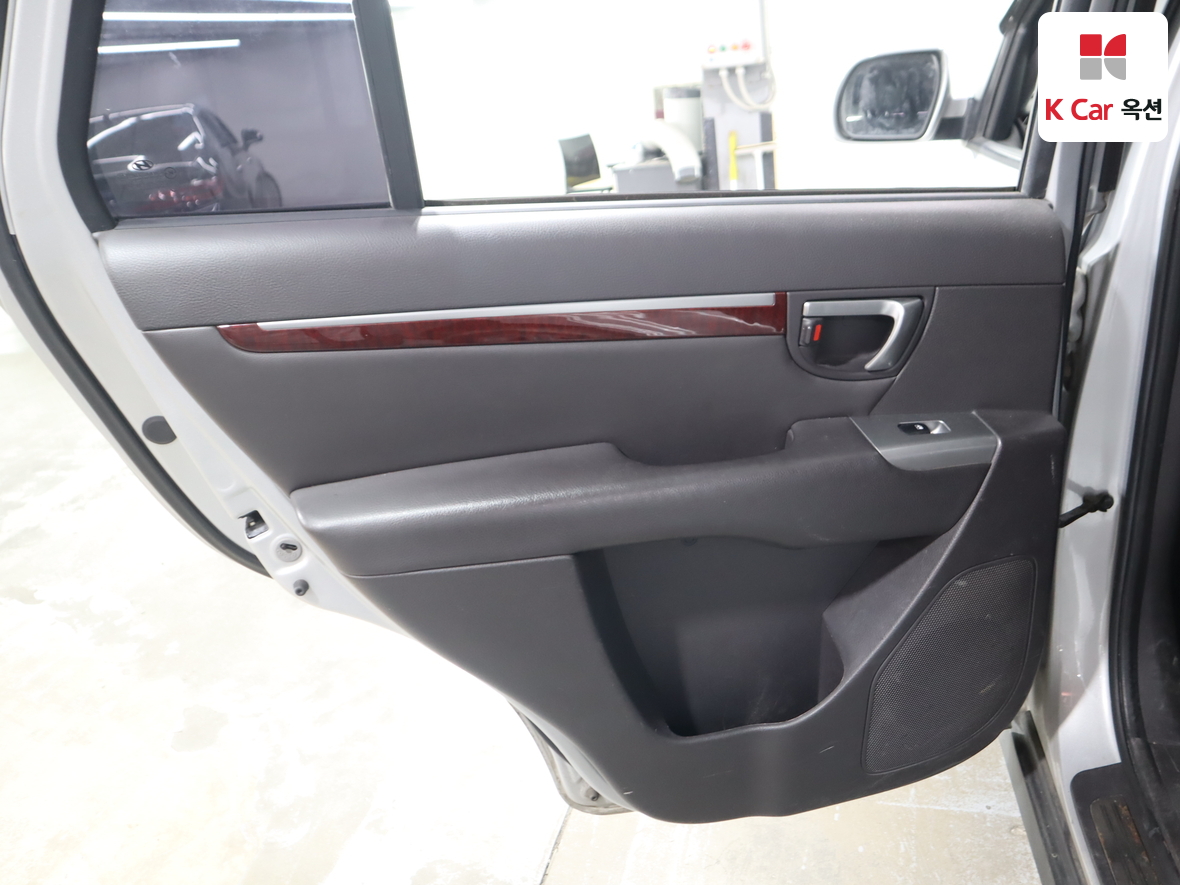 Hyundai Santa Fe 2011 - Image 25