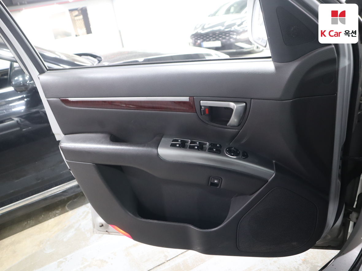 Hyundai Santa Fe 2011 - Image 8