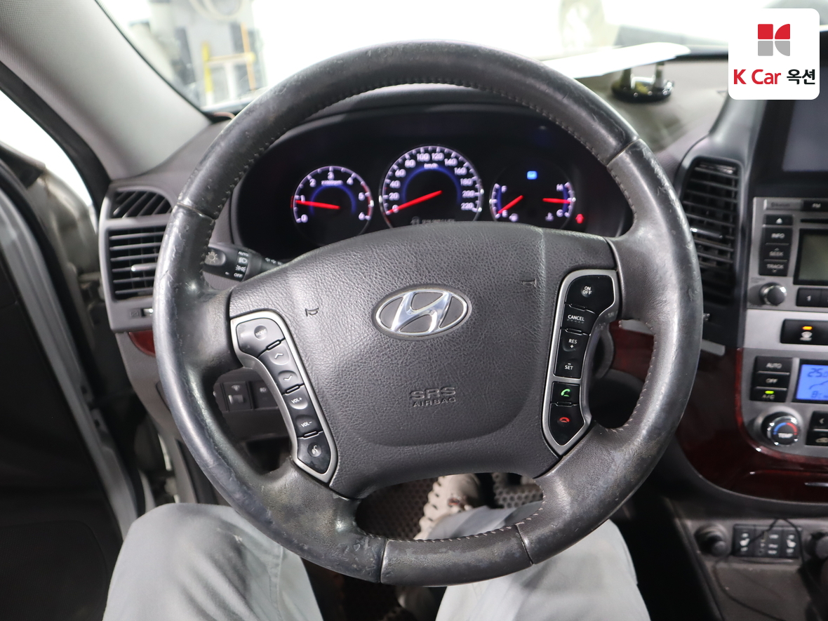 Hyundai Santa Fe 2011 - Image 10