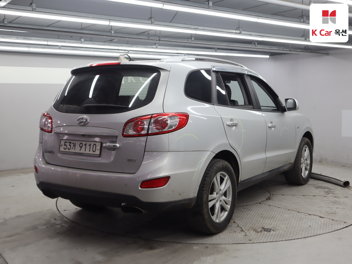 Hyundai Santa Fe 2011 - Image 2