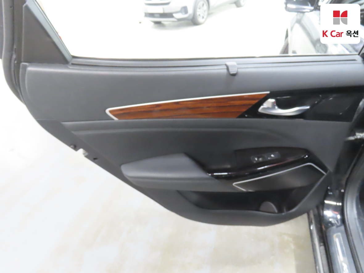 Kia K7 2016 - Image 21