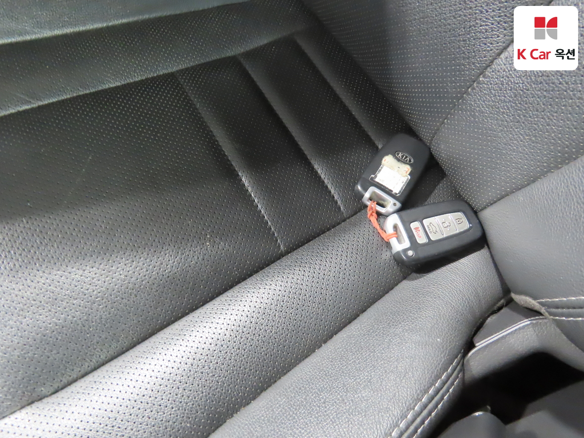 Kia K5 2012 - Image 17