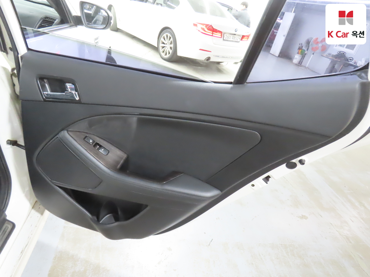 Kia K5 2012 - Image 27