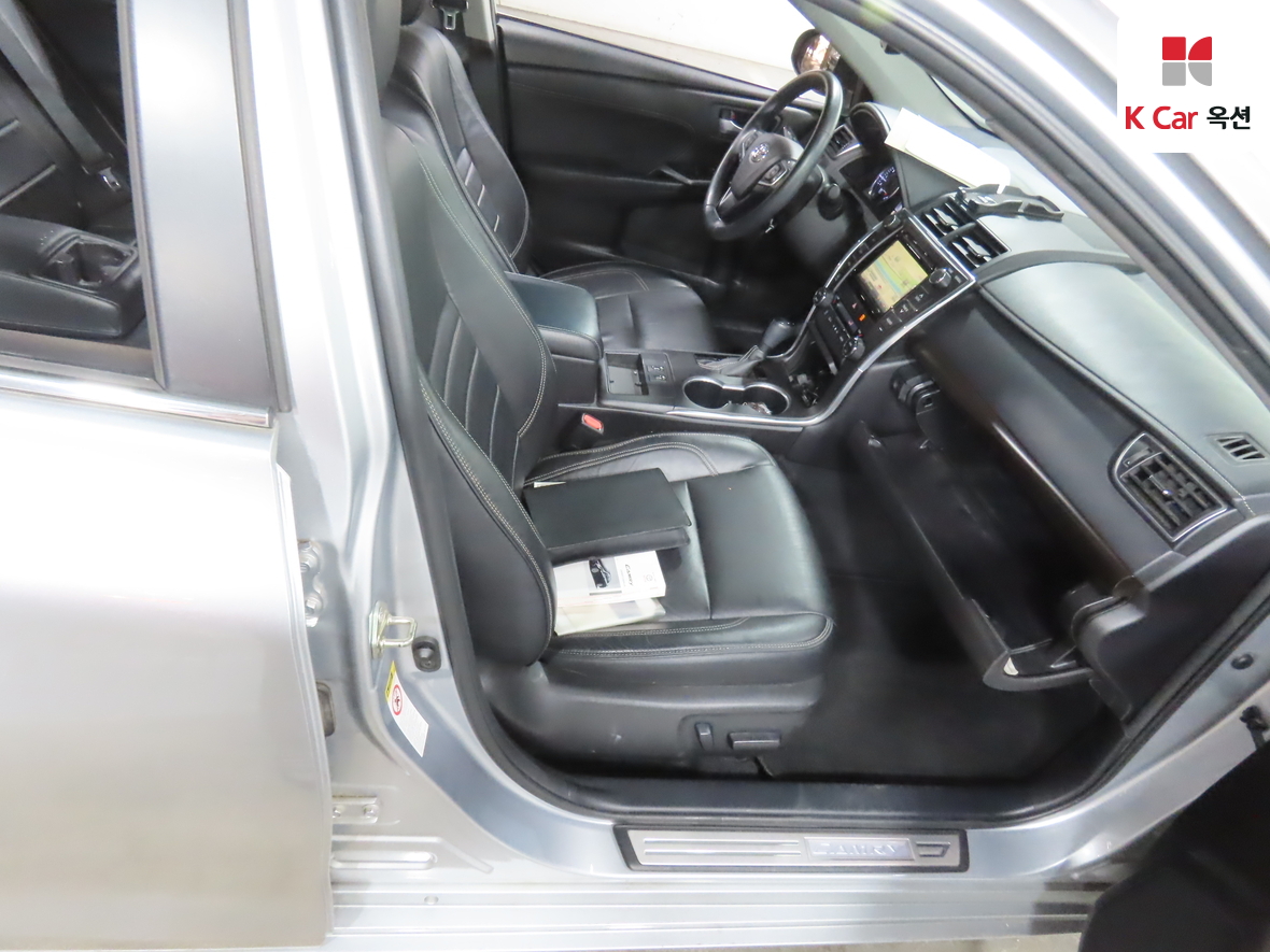 Toyota Camry 2015 - Image 30