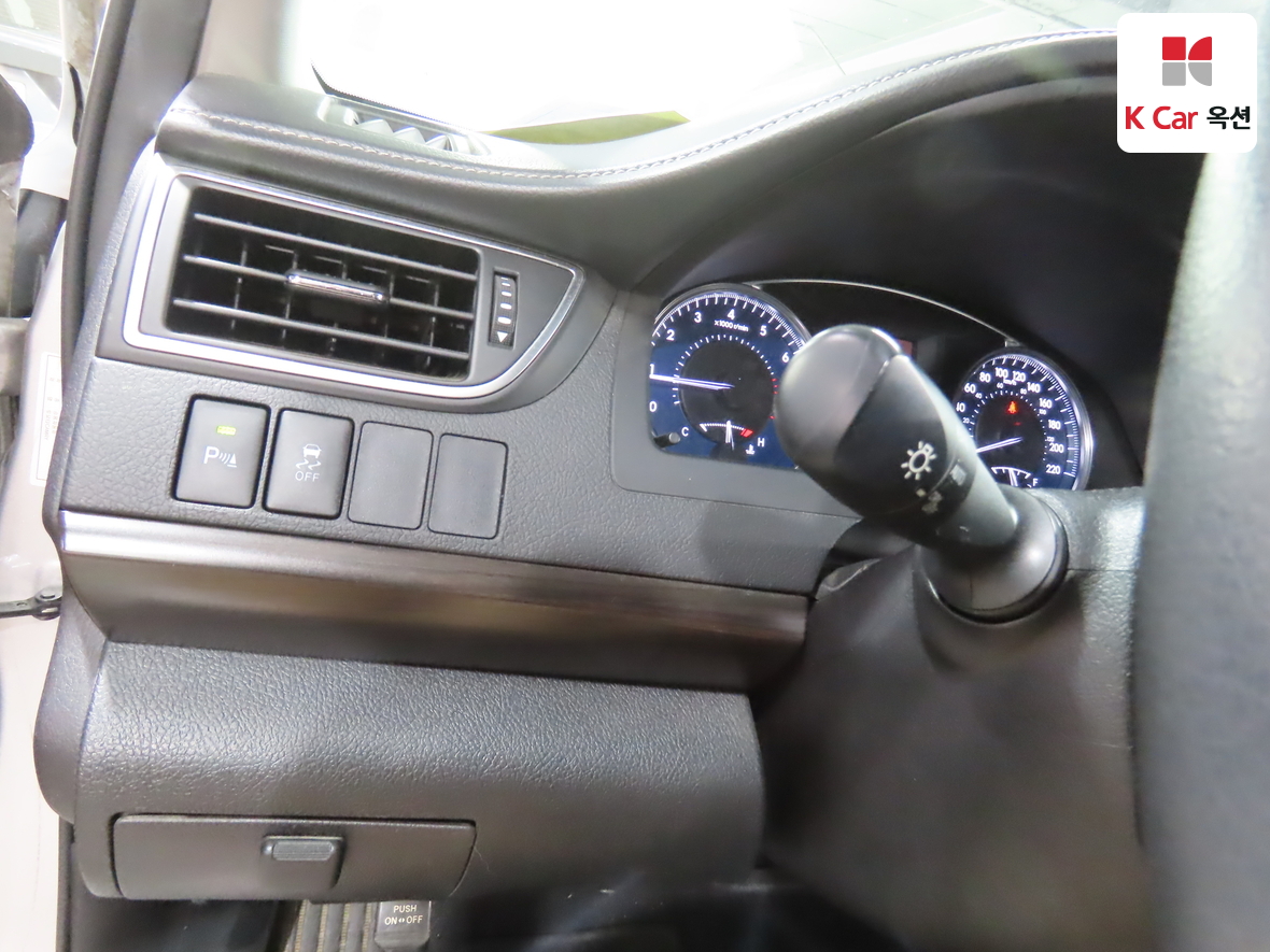 Toyota Camry 2015 - Image 9