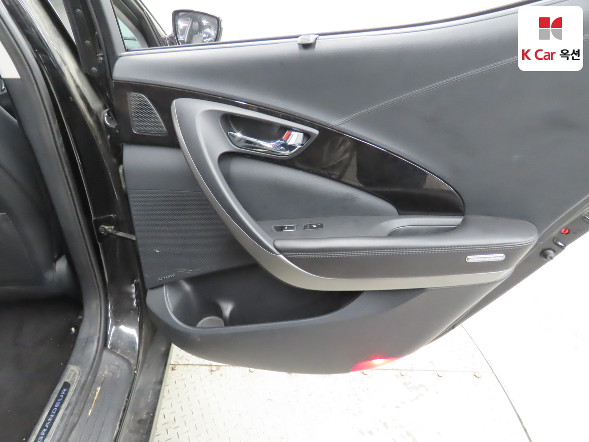 Hyundai AZERA 2017 - Image 26