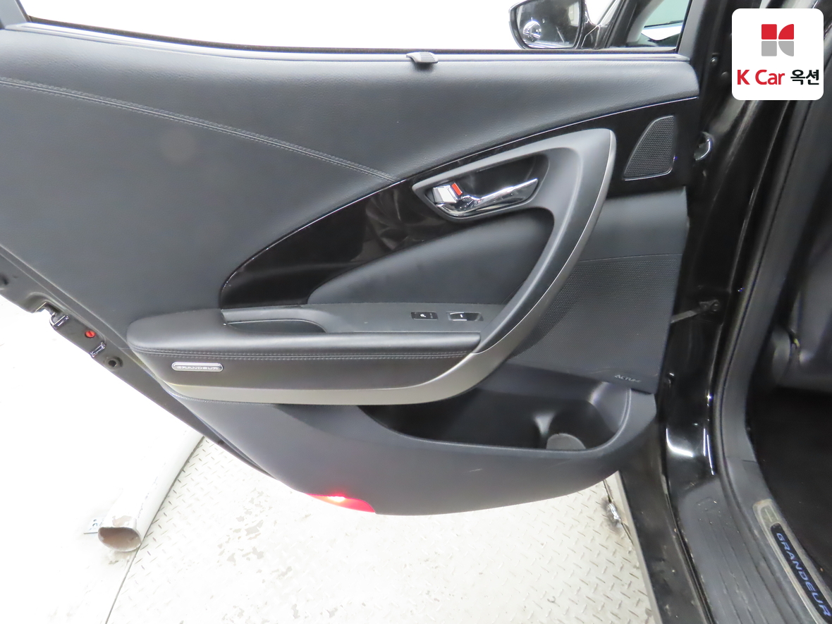 Hyundai AZERA 2017 - Image 22