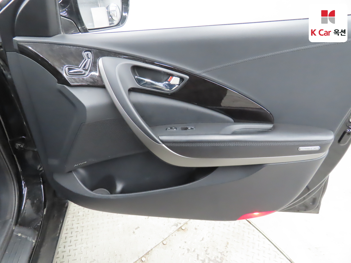 Hyundai AZERA 2017 - Image 28