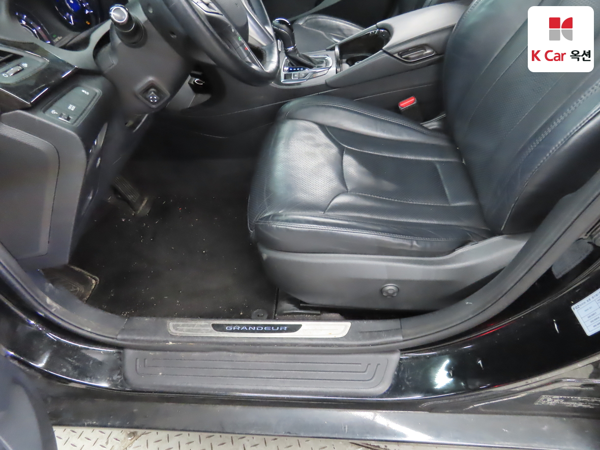 Hyundai AZERA 2017 - Image 18