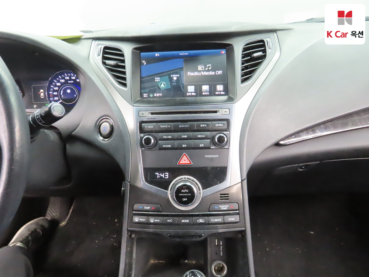 Hyundai AZERA 2017 - Image 6