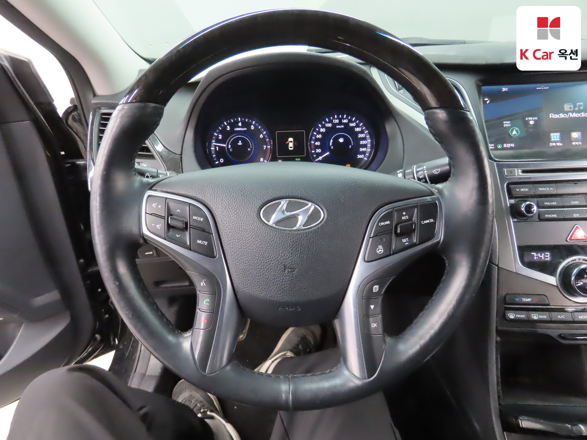 Hyundai AZERA 2017 - Image 10