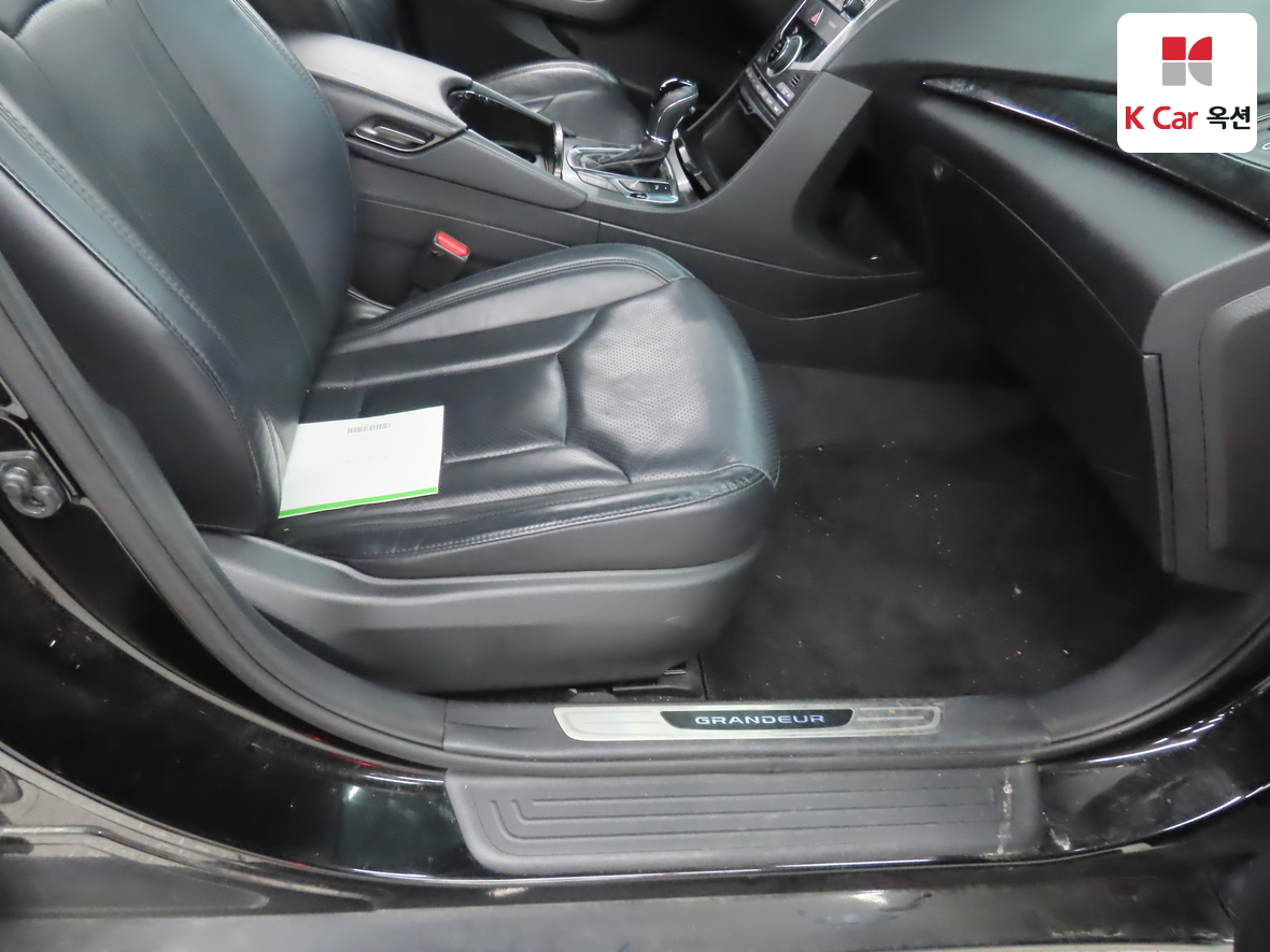 Hyundai AZERA 2017 - Image 29