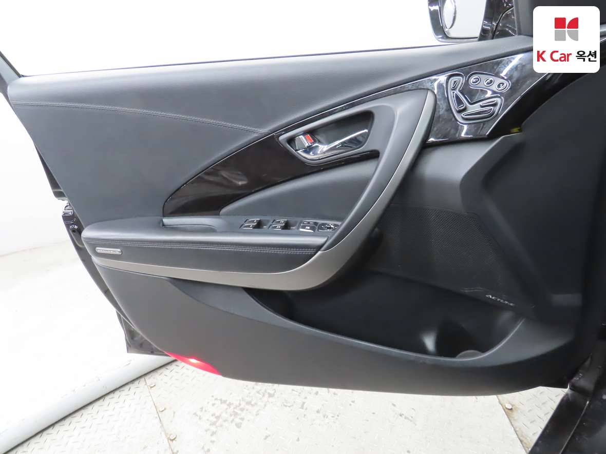 Hyundai AZERA 2017 - Image 8