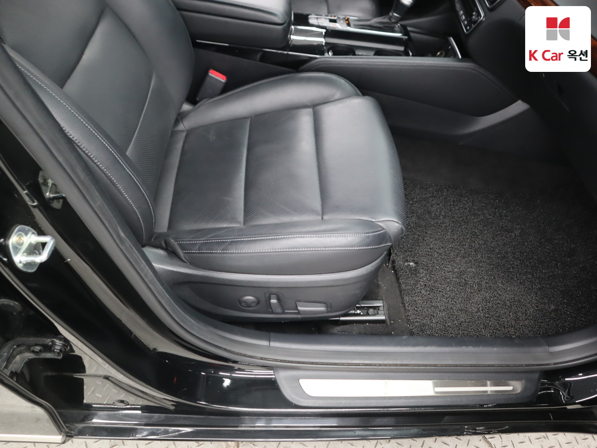 Kia K7 2016 - Image 30