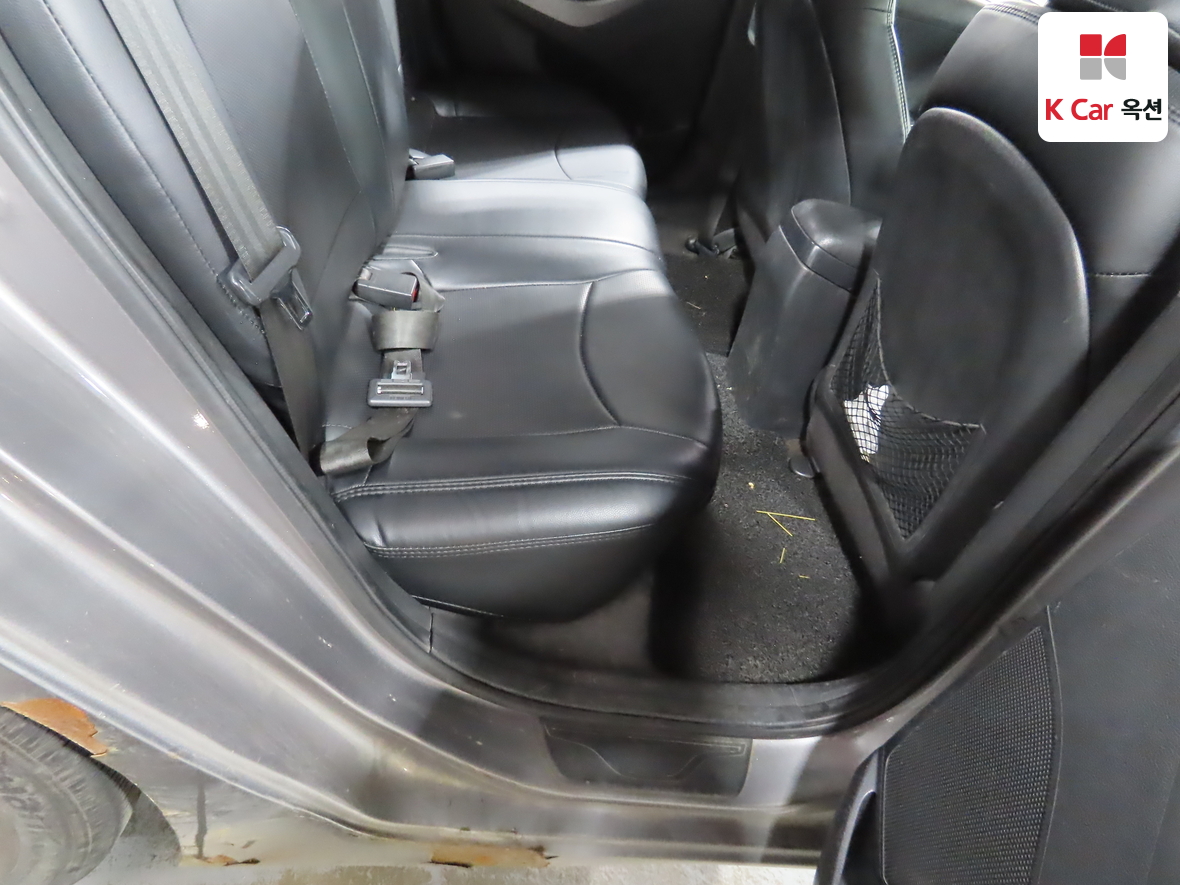 Hyundai Elantra 2011 - Image 27