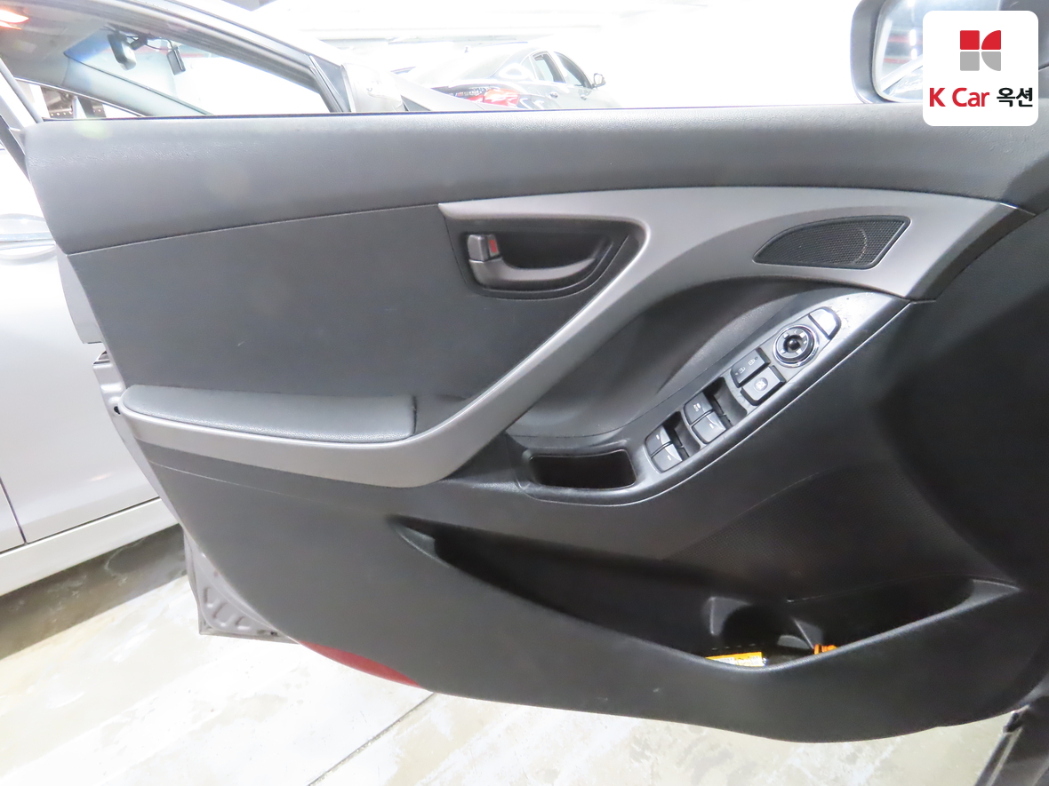Hyundai Elantra 2011 - Image 8