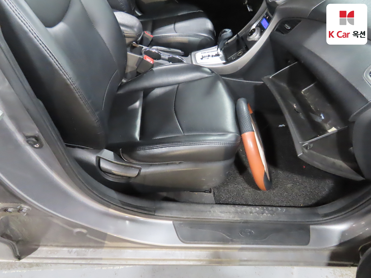 Hyundai Elantra 2011 - Image 29