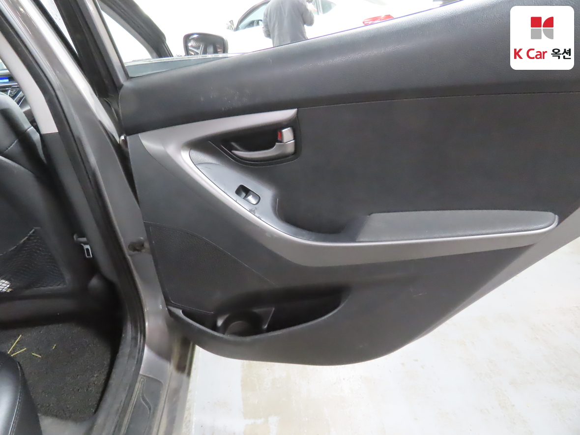 Hyundai Elantra 2011 - Image 26