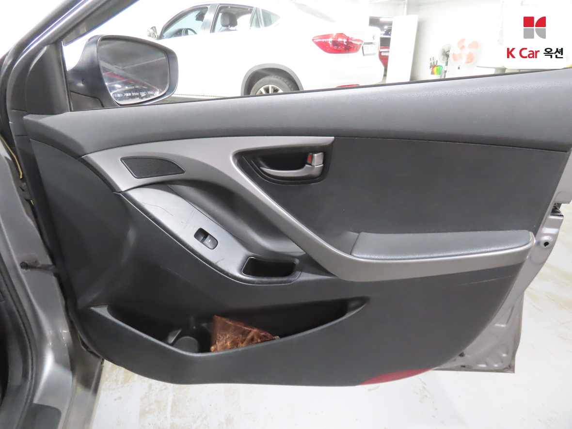 Hyundai Elantra 2011 - Image 28