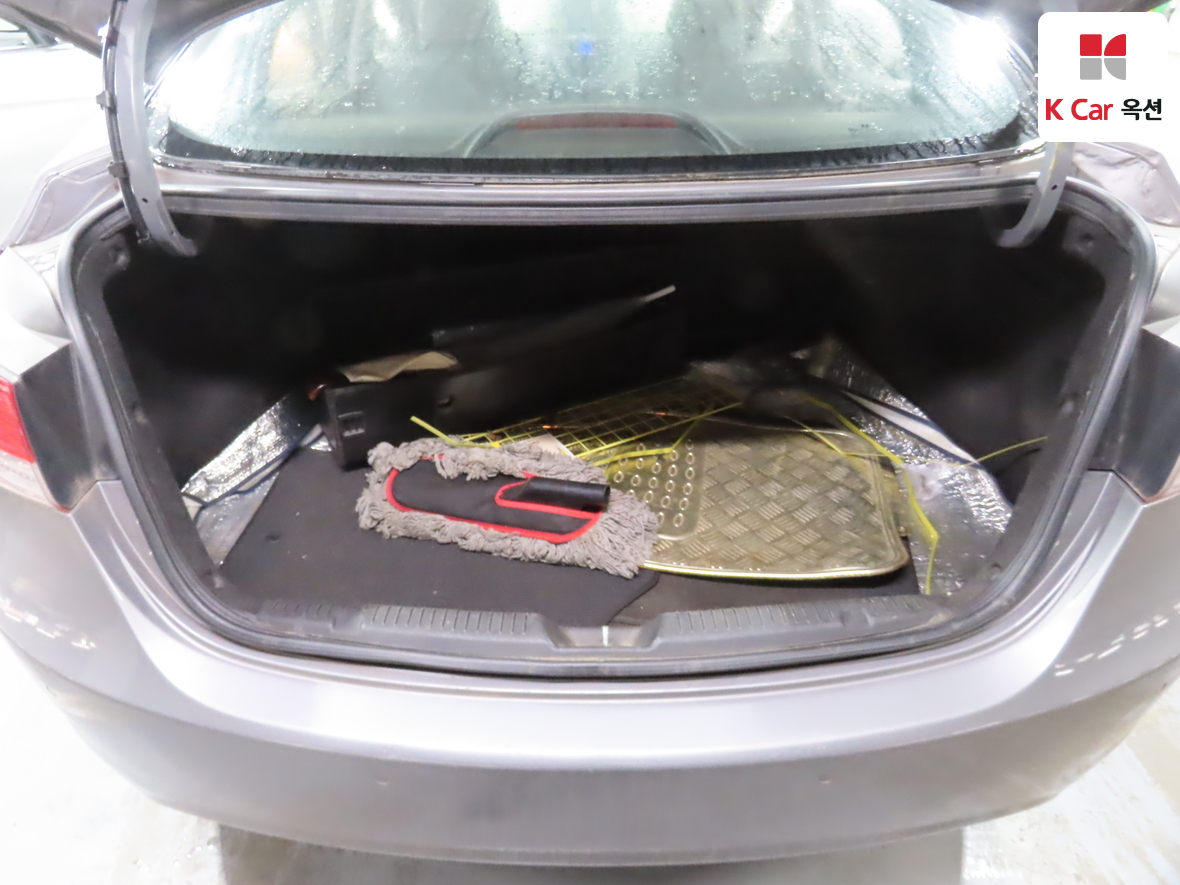 Hyundai Elantra 2011 - Image 25