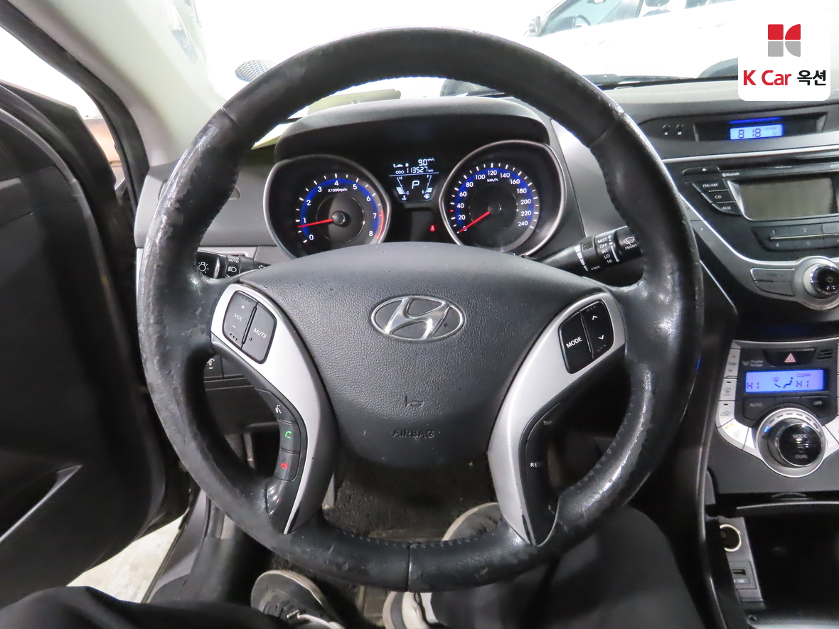 Hyundai Elantra 2011 - Image 10