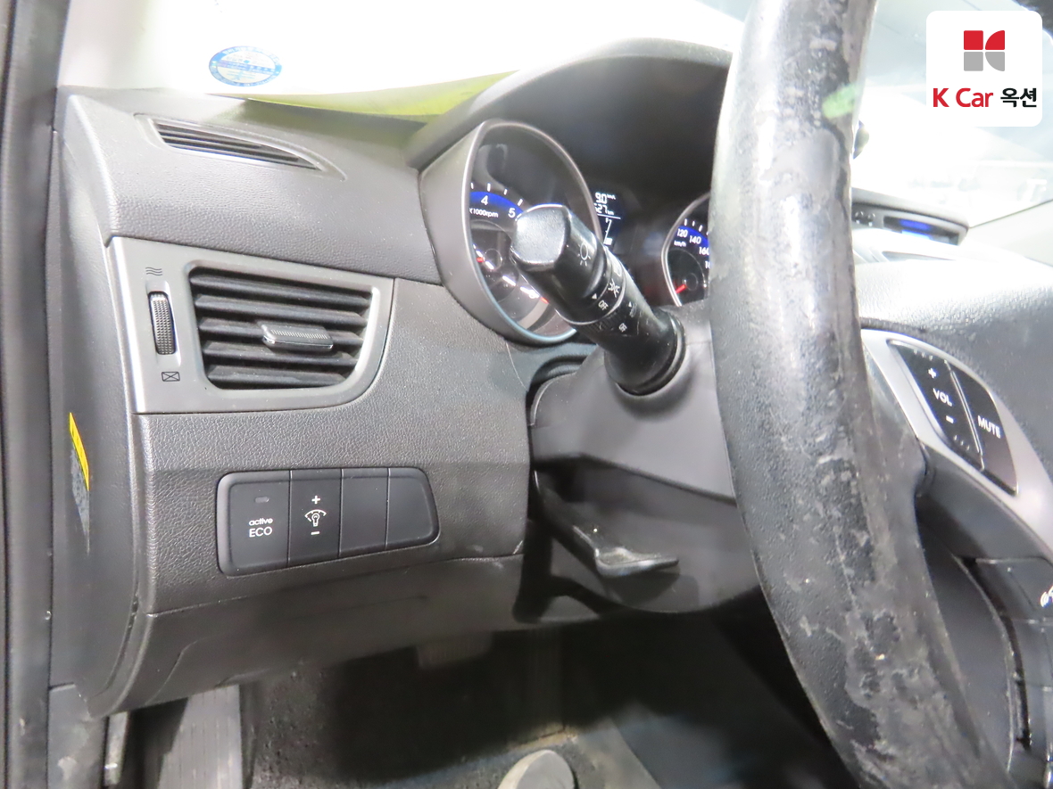 Hyundai Elantra 2011 - Image 9