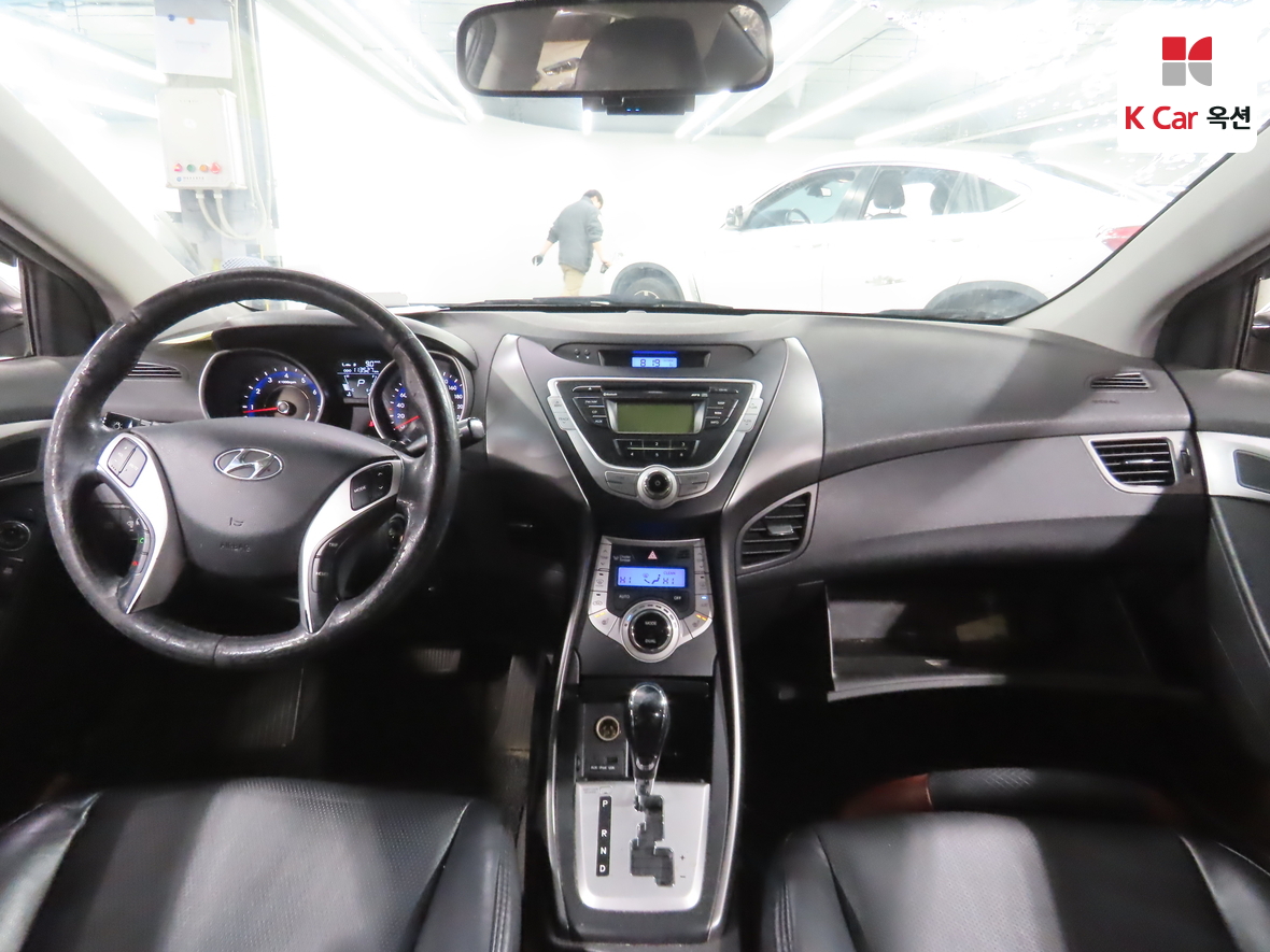 Hyundai Elantra 2011 - Image 3