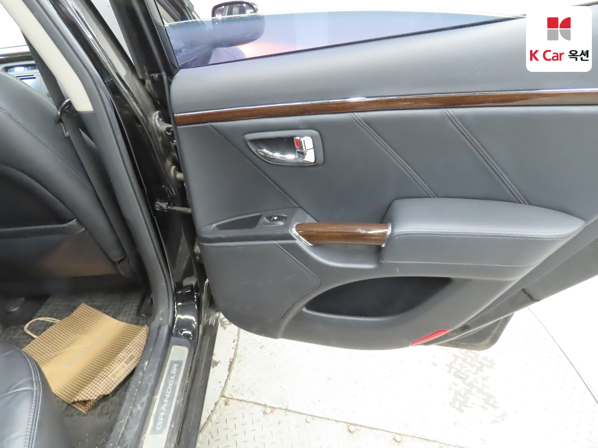 Hyundai Grandeur 2009 - Image 25