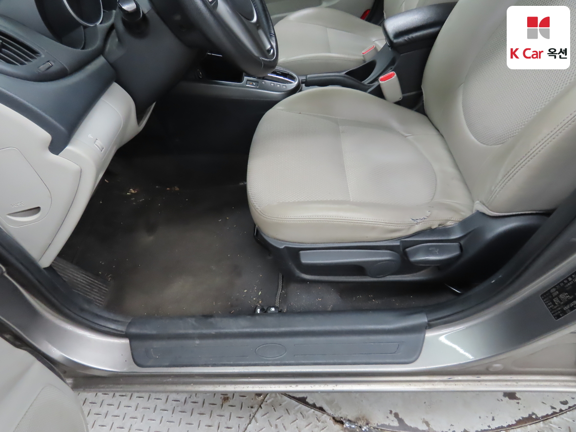 Kia Forte 2010 - Image 17