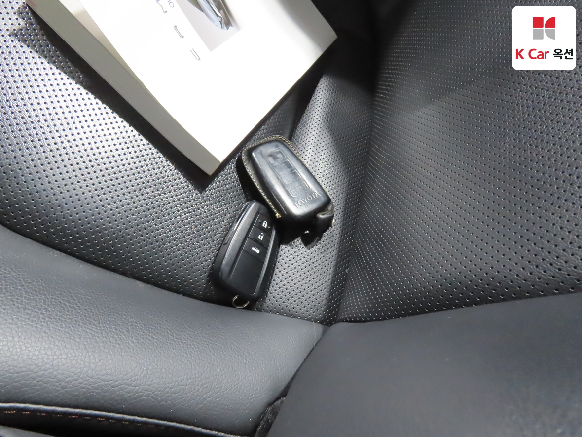 Toyota Camry - 17