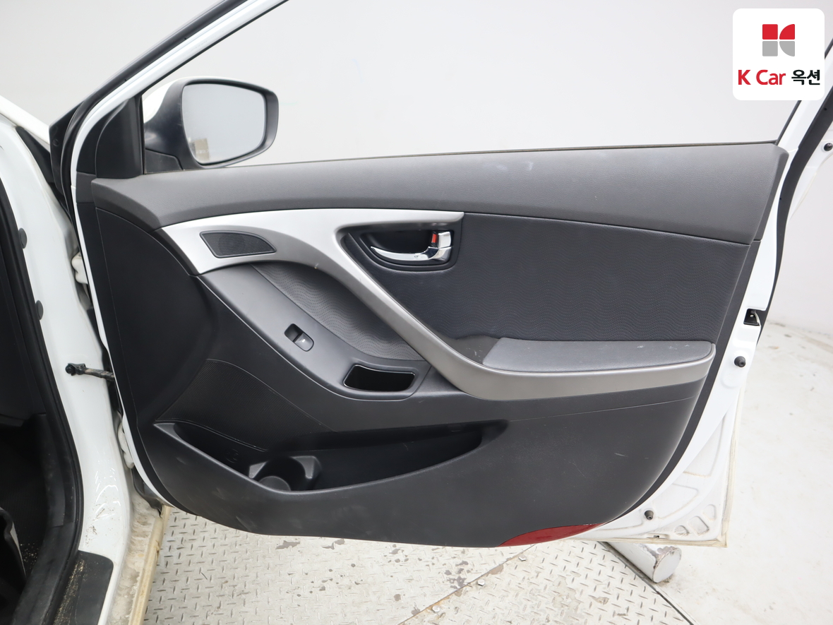 Hyundai Elantra 2012 - Image 30