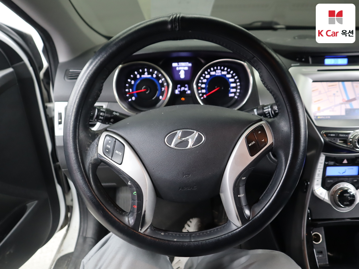 Hyundai Elantra 2012 - Image 10