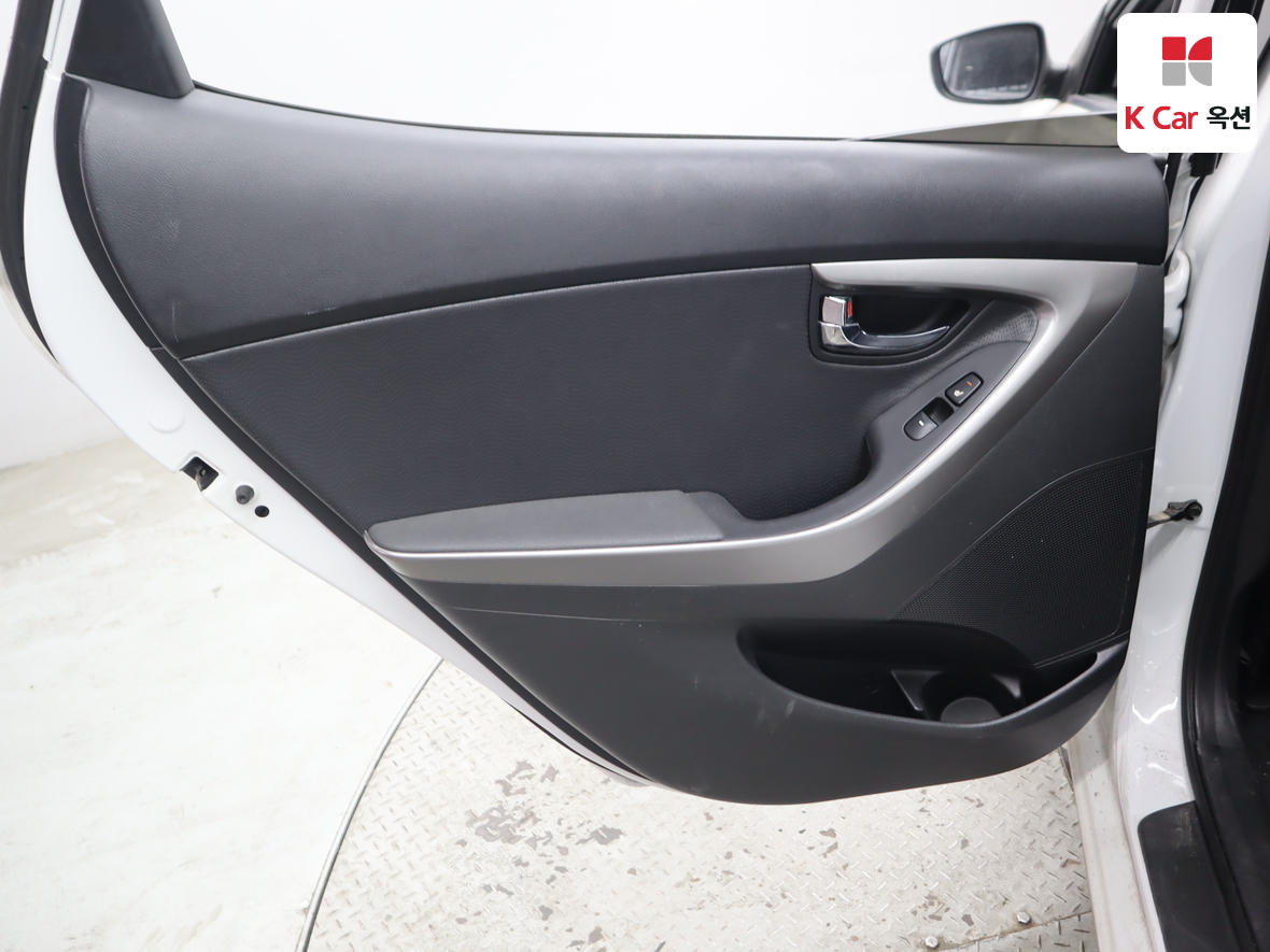 Hyundai Elantra 2012 - Image 24
