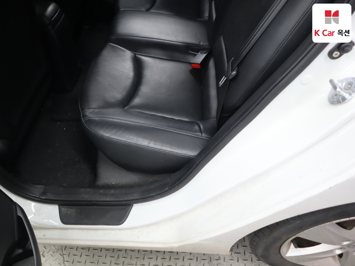 Hyundai Elantra 2012 - Image 25