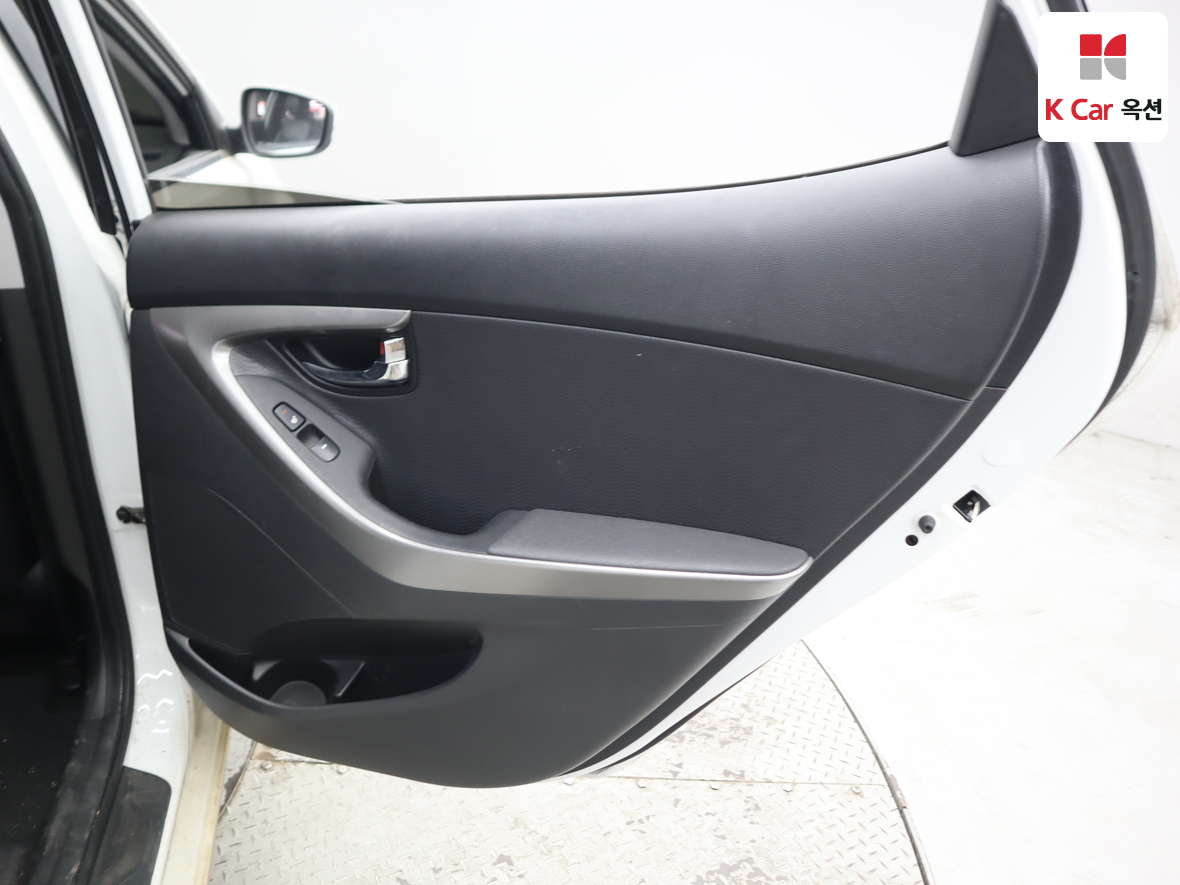 Hyundai Elantra 2012 - Image 28