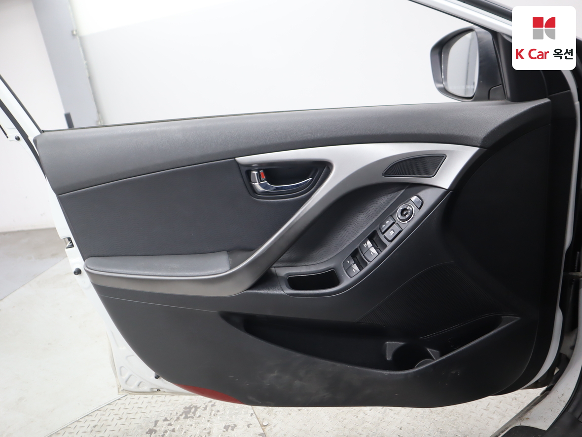 Hyundai Elantra 2012 - Image 8