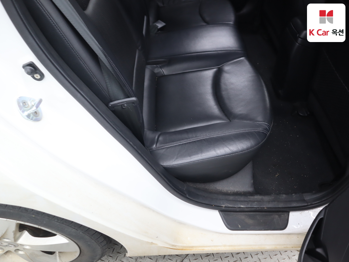 Hyundai Elantra 2012 - Image 29