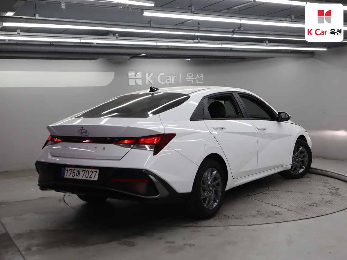 Hyundai Elantra 2024 - Image 2