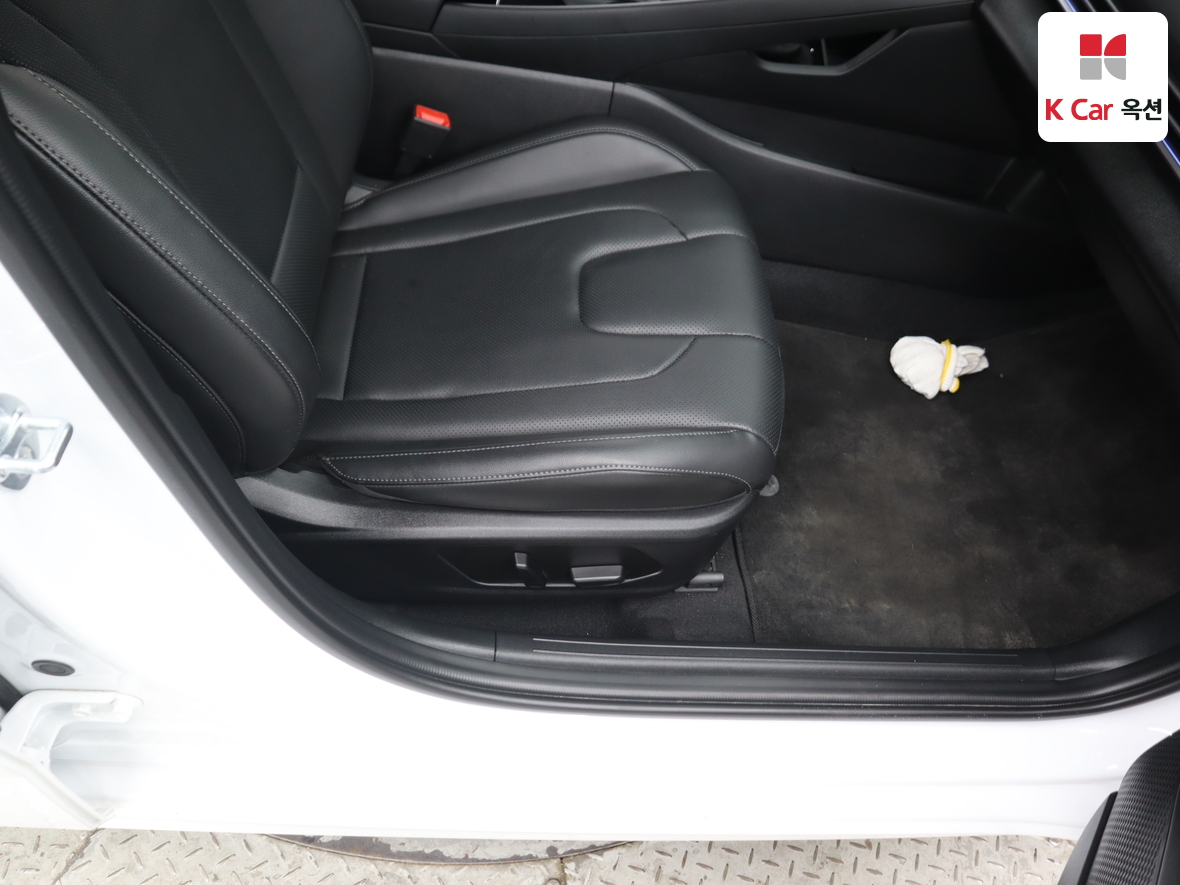 Hyundai Elantra 2024 - Image 30